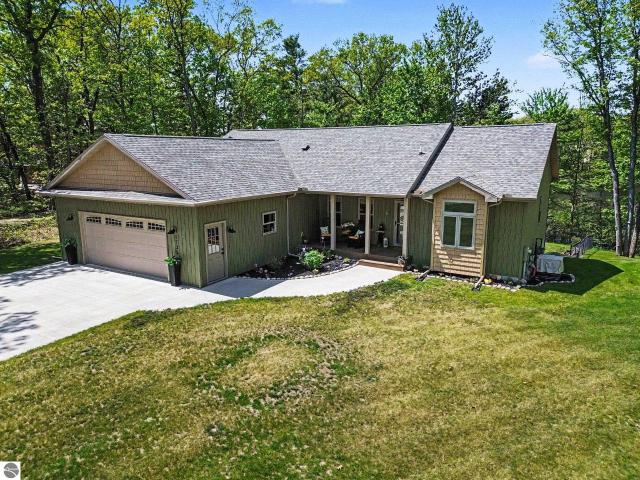 1735 Iroquois Trail