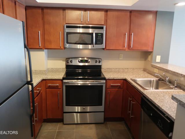 1735 Lake Ave 105