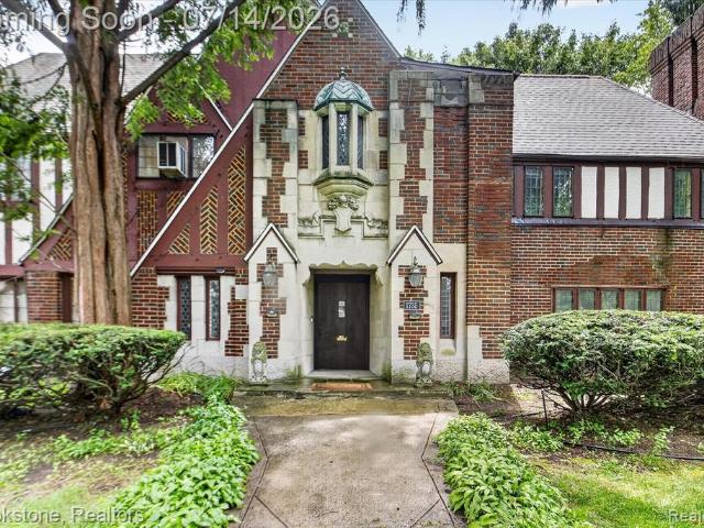 1735 Lincolnshire Drive