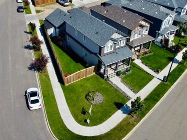 1735 Street Nw, Edmonton, AB, T5Y 3W1 house for sale | Listing ID E4505 | Royal LePage