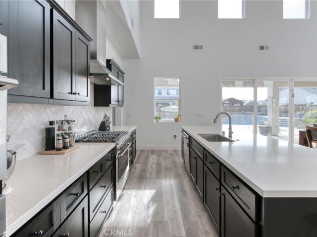 1736 N Renn
