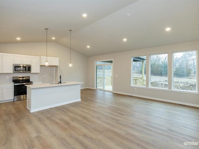 1737 SW Sienna Court