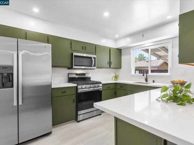17381 Via La Jolla