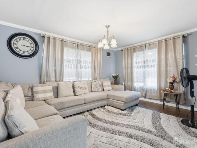1738 W 3rd Street W