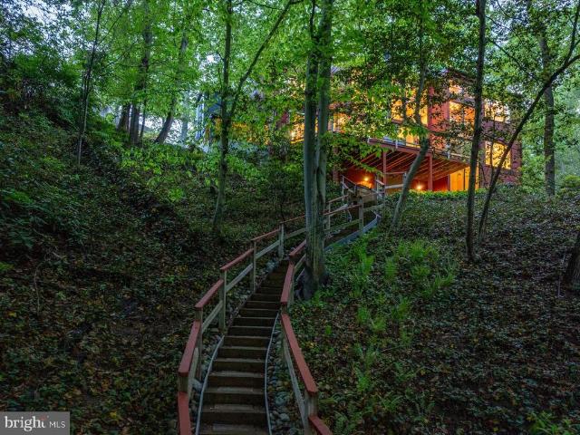 1739 Vineyard Trail