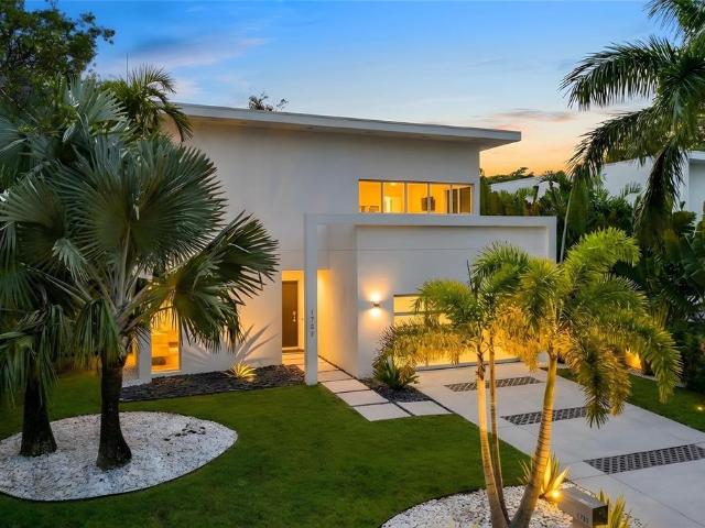 1732 Shoreland Dr, Sarasota, FL 34239 | MLS #A4682