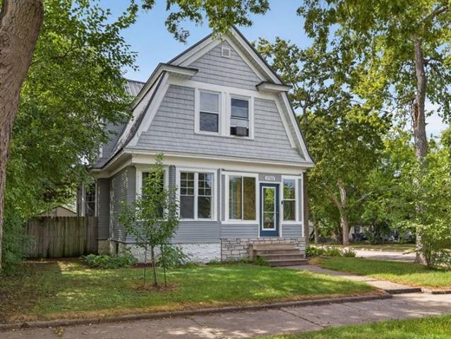 1733 Charles St, La Crosse, WI 54603