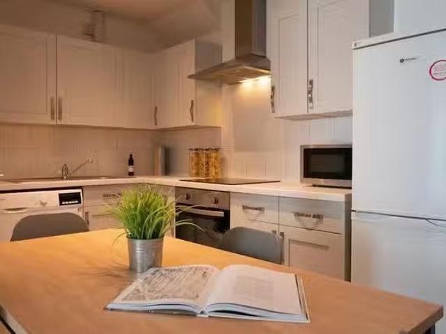 173 Kensington Flat 6 2 Bedroom House