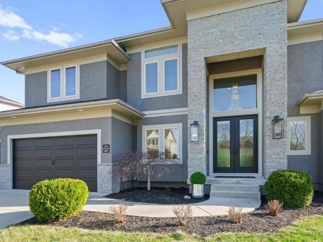 1744 NE Woodland Shores Ln, Lee's Summit, MO 64086 | MLS #2630