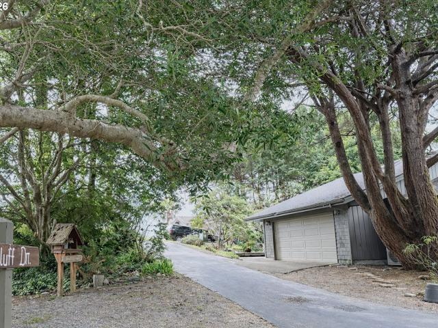 17454 bluff dr