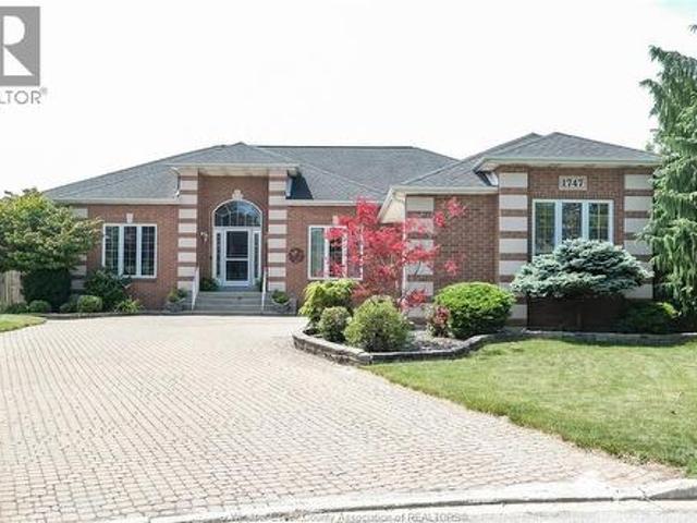 1747 Chornoby Crescent, Tecumseh, ON, N8N 5A1 house for sale | Listing ID 26022 | Royal LePage