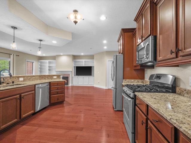 17490 Crest Hill Dr, Unit 10