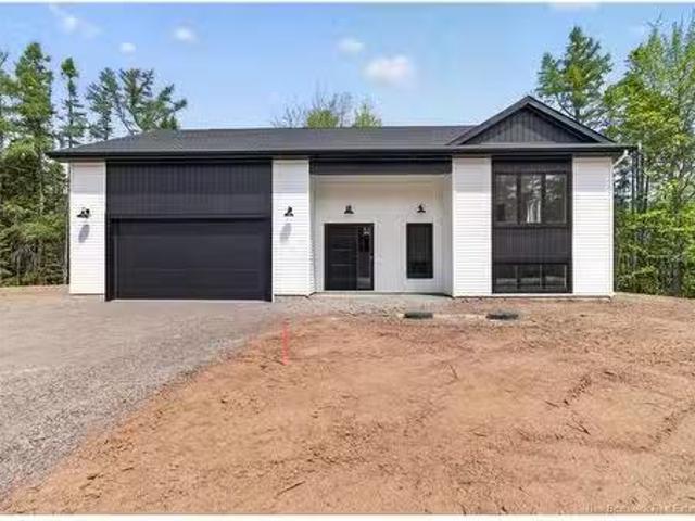 1740 Melanson, Greater Lakeburn, NB, E1H 2C2 house for sale.