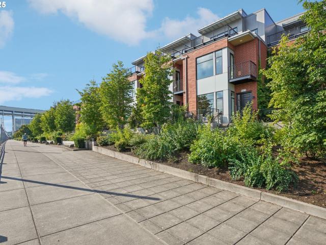 1740 NW Riverscape St, Portland, OR 97209 | MLS #211060