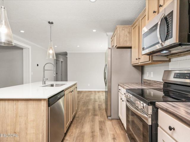 1740 Anna Maria Lane