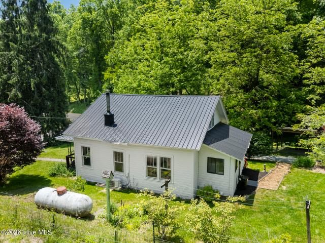 1740 Winding Stairs Road
