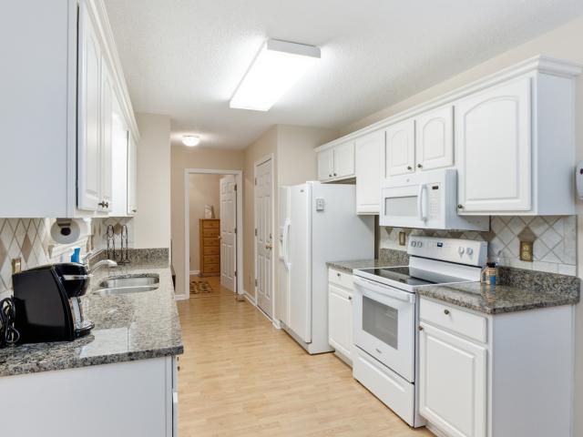 174 Christian Dr NW