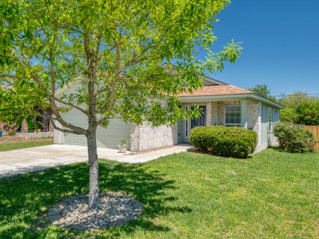 174 Falcon Dr, Luling, TX 78648 | MLS #4420