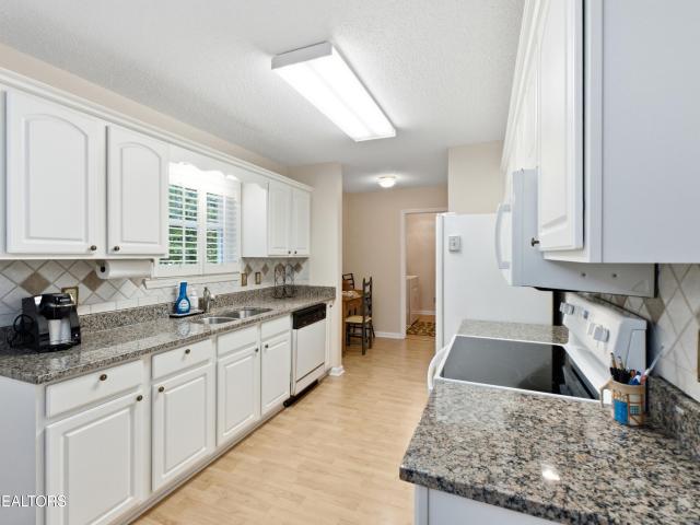 174 NW Christian Drive
