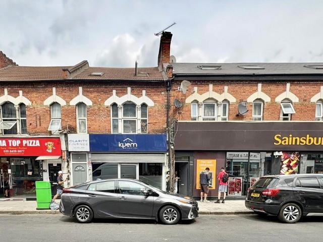 174A High Road, Willesden NW10 2 bed flat to rent £1,850 pcm £427 pw