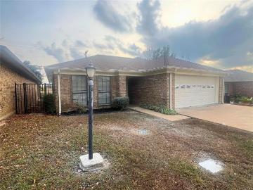 1756 Red Oak Circle