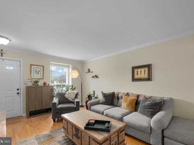 1758 Grover Glen