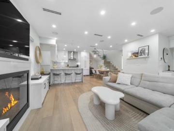 Greater Vancouver - Balcony, Parking, Air conditioning