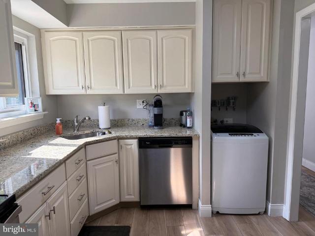 1750 Oakwood Terrace # 16C