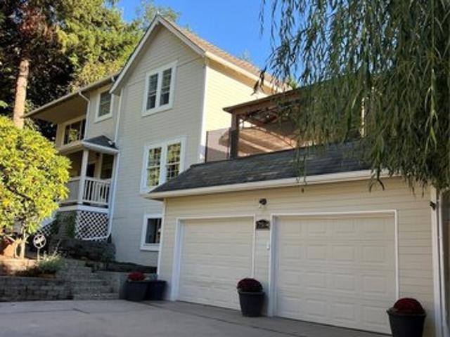 17514 W Riverside Dr, Bothell, WA 98011