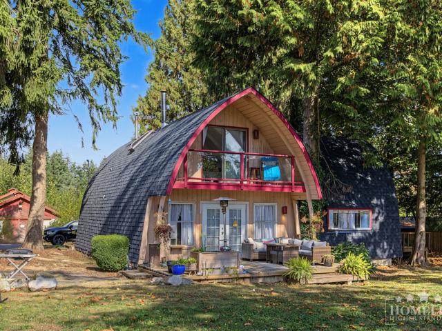 17535 26 Ave Spacious 3 Bedroom Detached Home in South Surrey — Large 1 acre Lot, Ample Parking & Private Backyard House for Rent