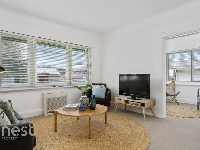 1/75 Giblin Street LENAH VALLEY