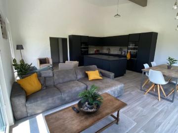 175 m²