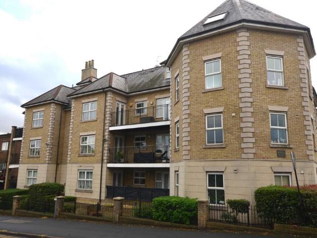 175 Manor Road, Grange Hill, Chigwell, IG7 5PT, United Kingdom | 2 bed apartment for rent #136168139 | Rentberry