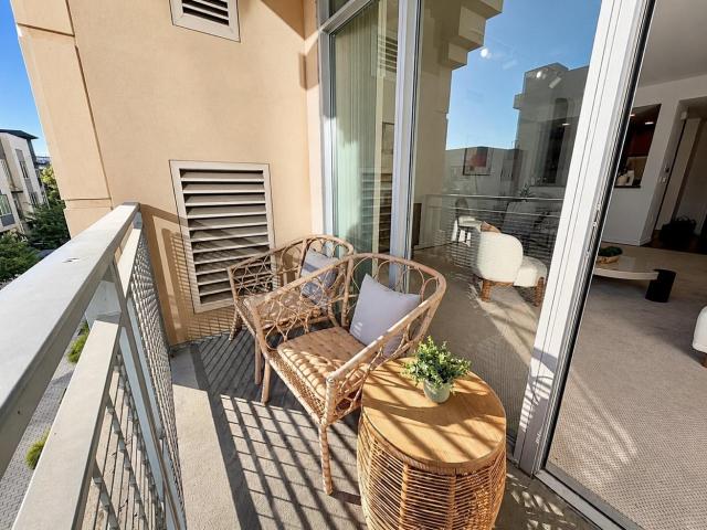 175 W Saint James Street 304