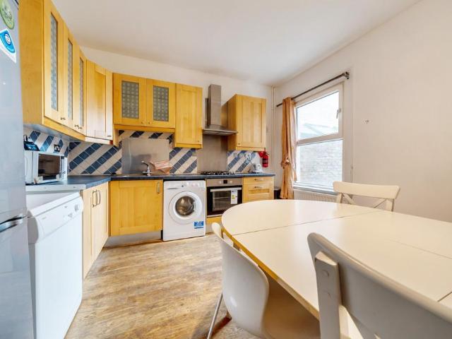 175 Wimbledon Park Road, London, SW18 5RH, United Kingdom | 4 bed townhouse for rent #139268970 | Rentberry