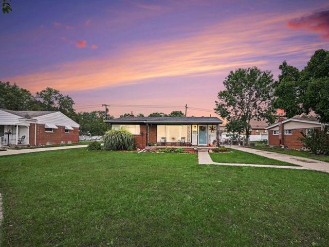 17663 Dolores St, Livonia, MI 48152