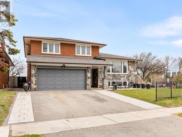 176 Daphne Avenue, Mississauga, ON, L5A 1M6 house for sale | Listing ID W13005 | Royal LePage