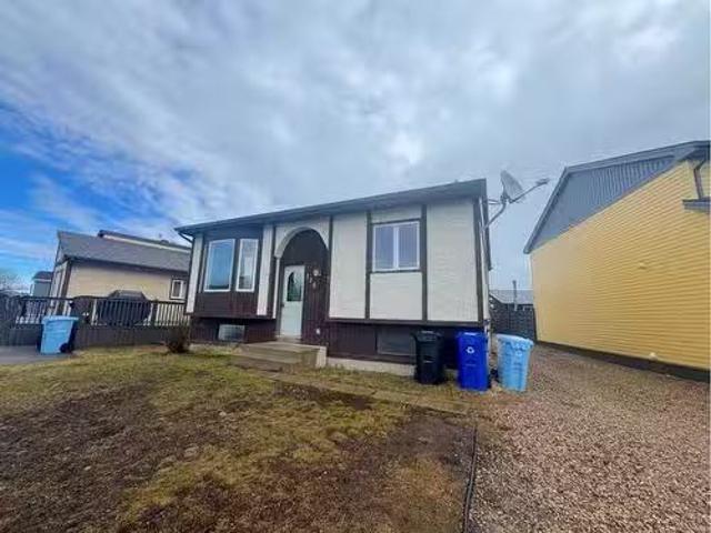 176 Fullerton Drive, Fort Mcmurray, AB, T9K 1P8 house for sa.