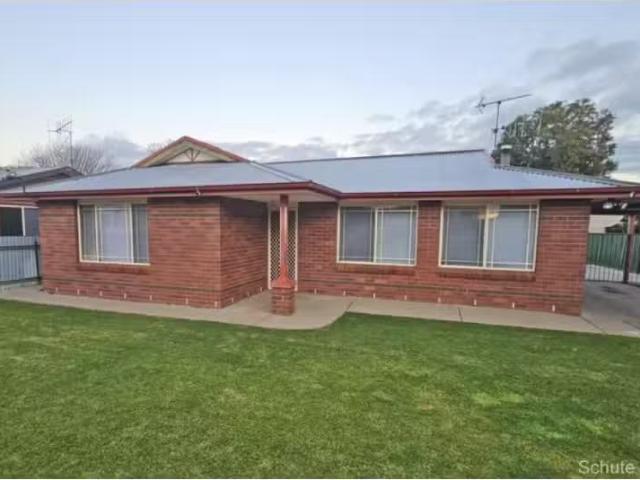 176 Murgah Street, Narromine House for rent Listed by Kerry K.
