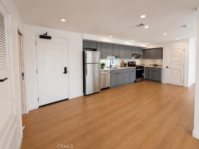 176 N Catalina Ave 402
