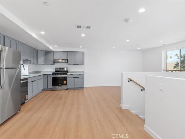 176 N Catalina Avenue 403