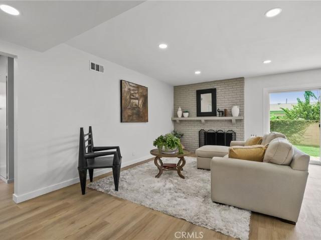 1774 W Niobe