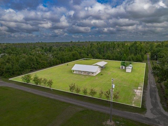 17765 NW Cardinal Dr, Blountstown, FL 32424