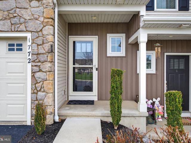 1772 Fairbank Lane