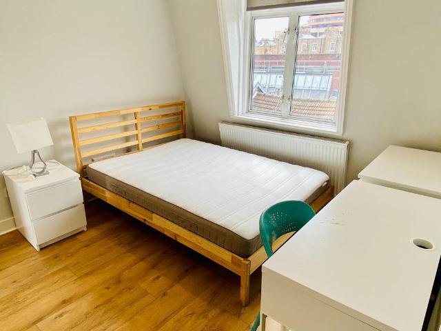 177 Gloucester Place, London. 4 bed end of terrace house to rent £5,250 pcm £1,212 pw