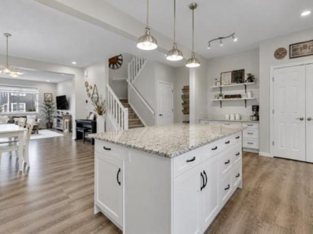 177 Yorkville Manor Sw, Calgary, AB, T2X 4B5 house for sale | Listing ID A2347 | Royal LePage