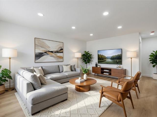 1784 E Commonwealth