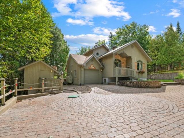 1785 Rue Des Coudriers, Val David, QC, J0T 2N0 house for sale | Listing ID 19179 | Royal LePage