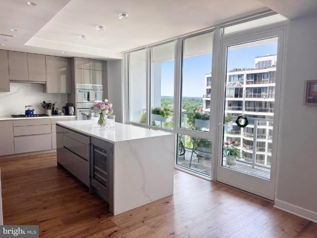1781 N Pierce Street # 1102