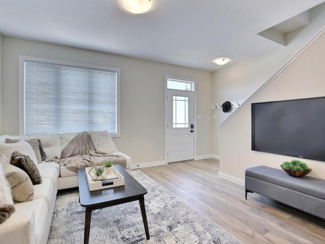 178 Chuka Eastbrook Chuka Townhouses 3 Bedroom Upper Suite Townhome for Rent